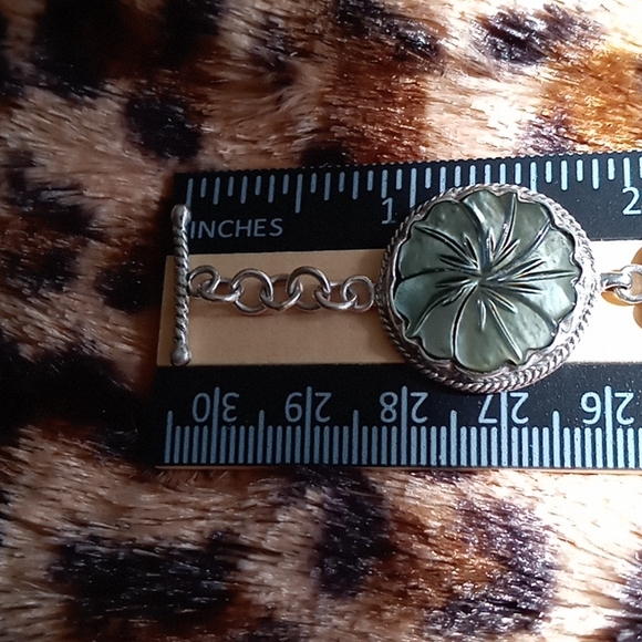 BALI LEGACY PEACOCK MOTHER OF PEARL FLOWER BRACELET - Picture 5 of 9